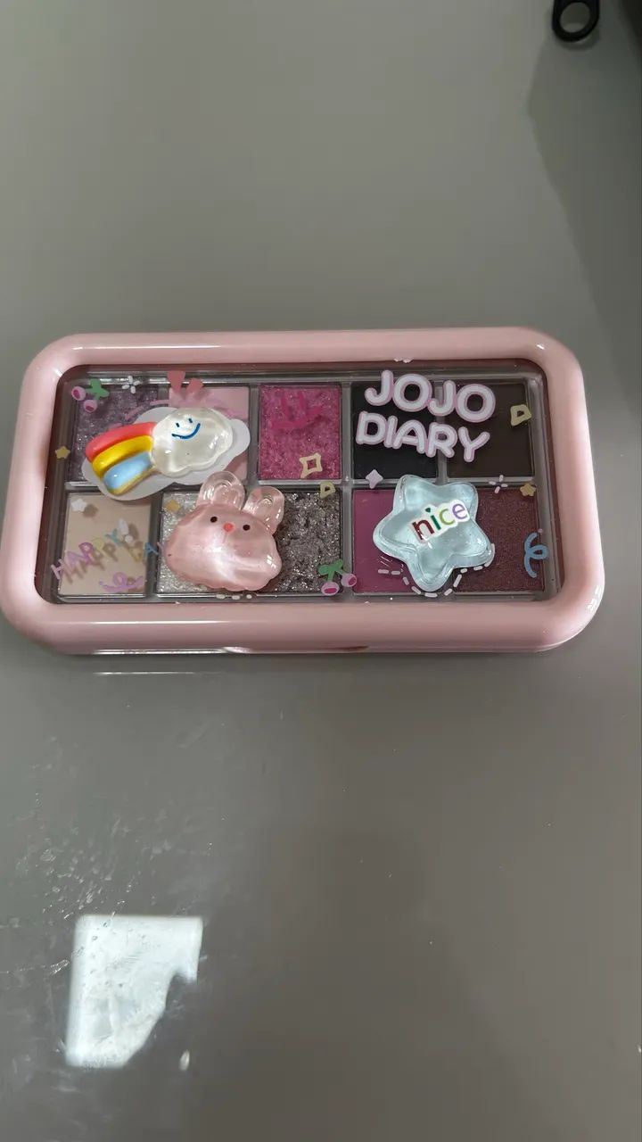 Paleta de sombra da marca jojo diary com cores metálicas e matte 