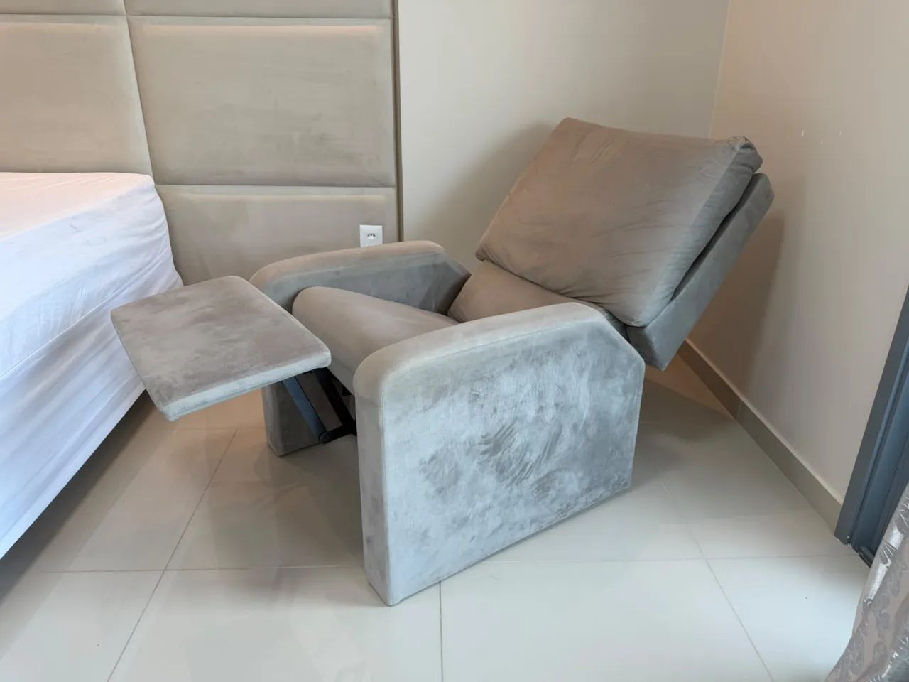 Poltrona do Papai Reclinável em Suede Cinza - Foto 5