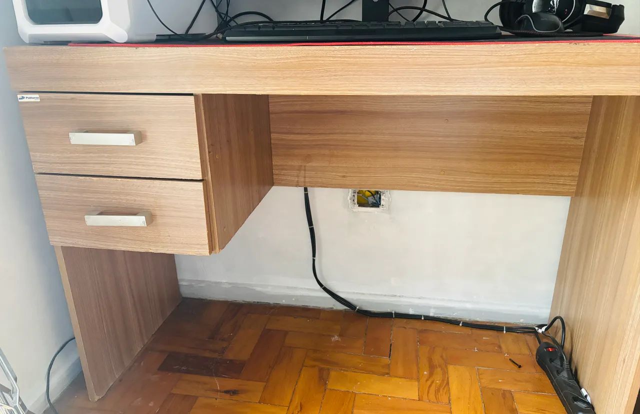 Escrivaninha em bom estado! Preciso desocupar o imóvel  - Foto 4