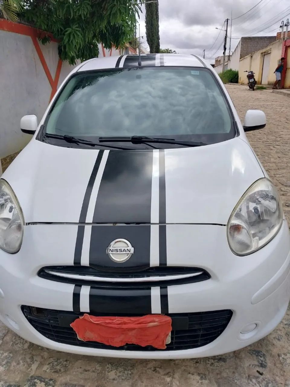 Nissan March S 1.6 16V FLEX 2012
