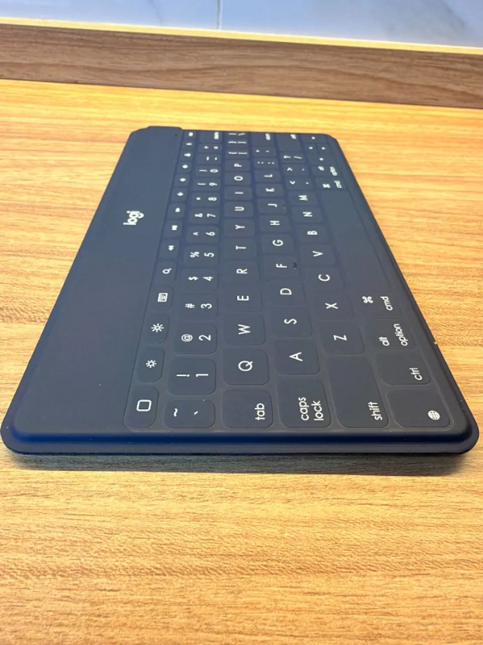 Teclado Bluetooth Logitech Keys-to-Go com caixa e acessórios - Foto 3