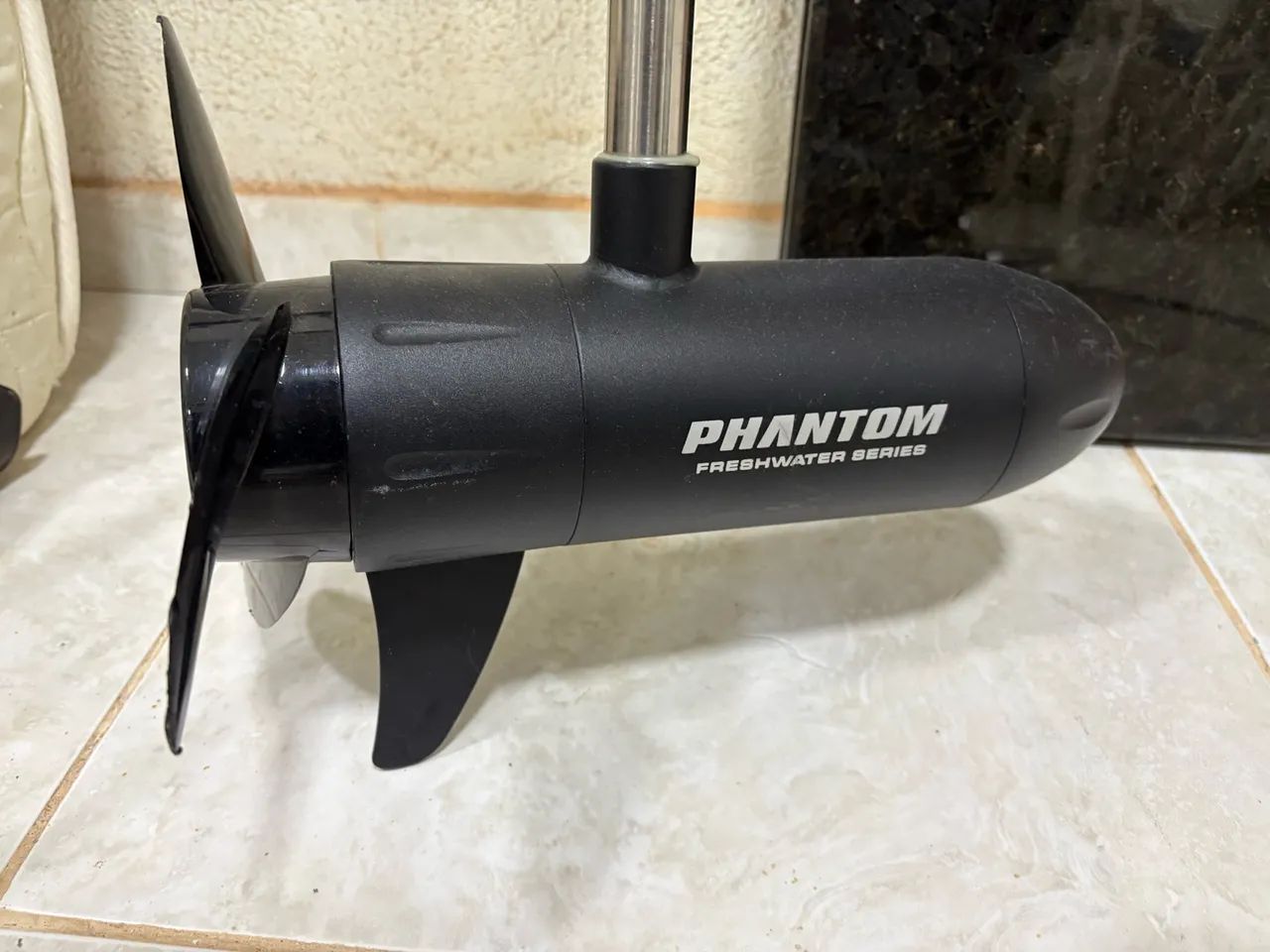 Motor elétrico Phantom 44LBs para barco  - Foto 2