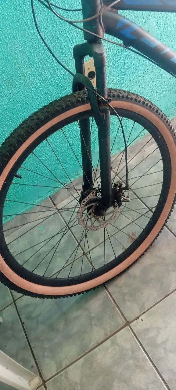 Bicicleta aro 29 detalhe de uso 