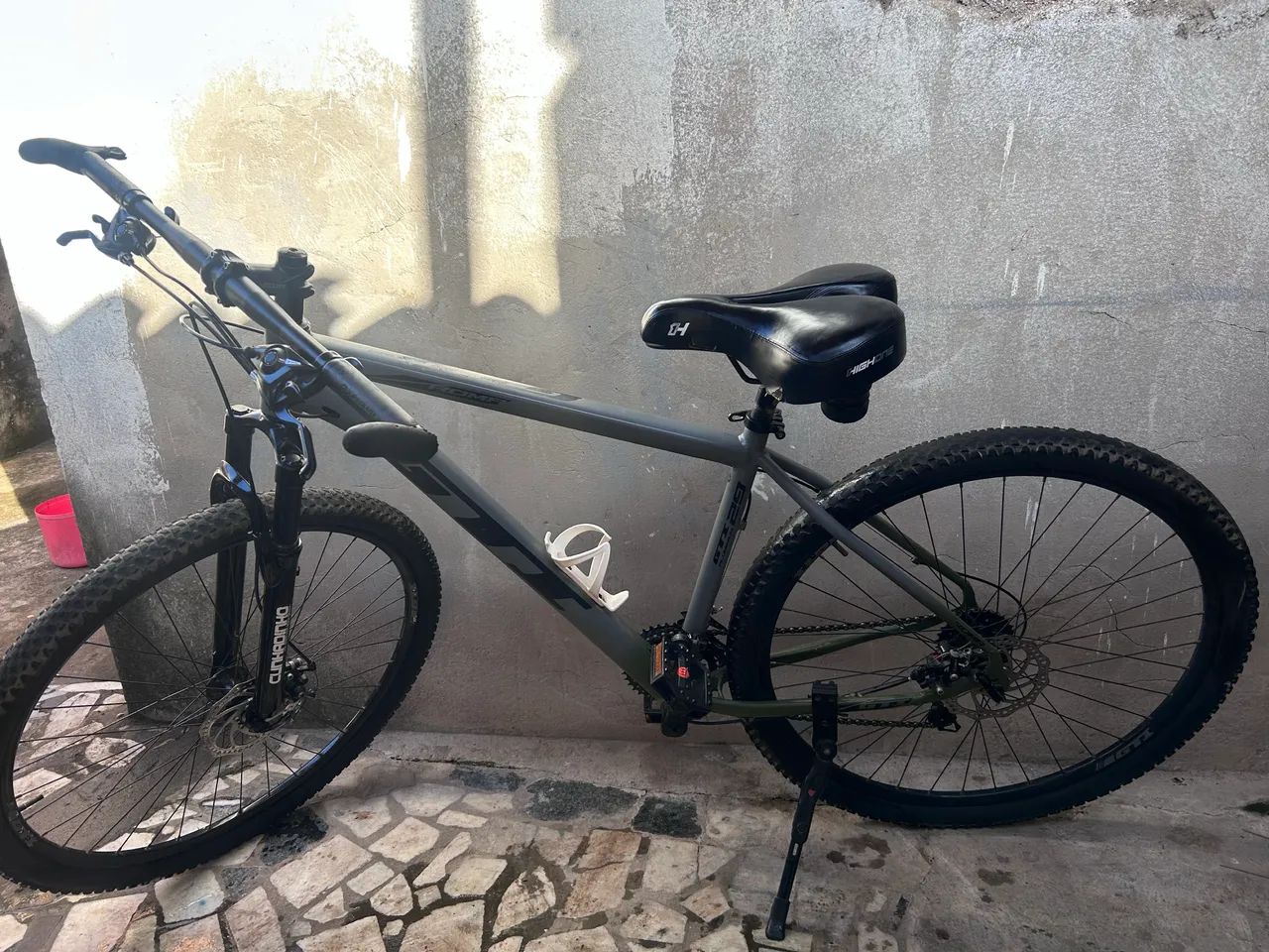 ? Bicicleta Aro 29 em ótimo estado - pronta para usar - Foto 3