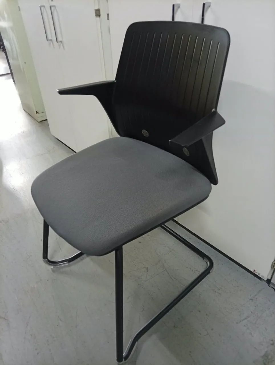 Cadeira Fixa Para Escritório - Interstuhl - Foto 3