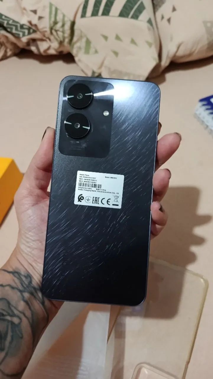 Vendo celular Semi Novo, com caixa s detalhes. - Foto 2