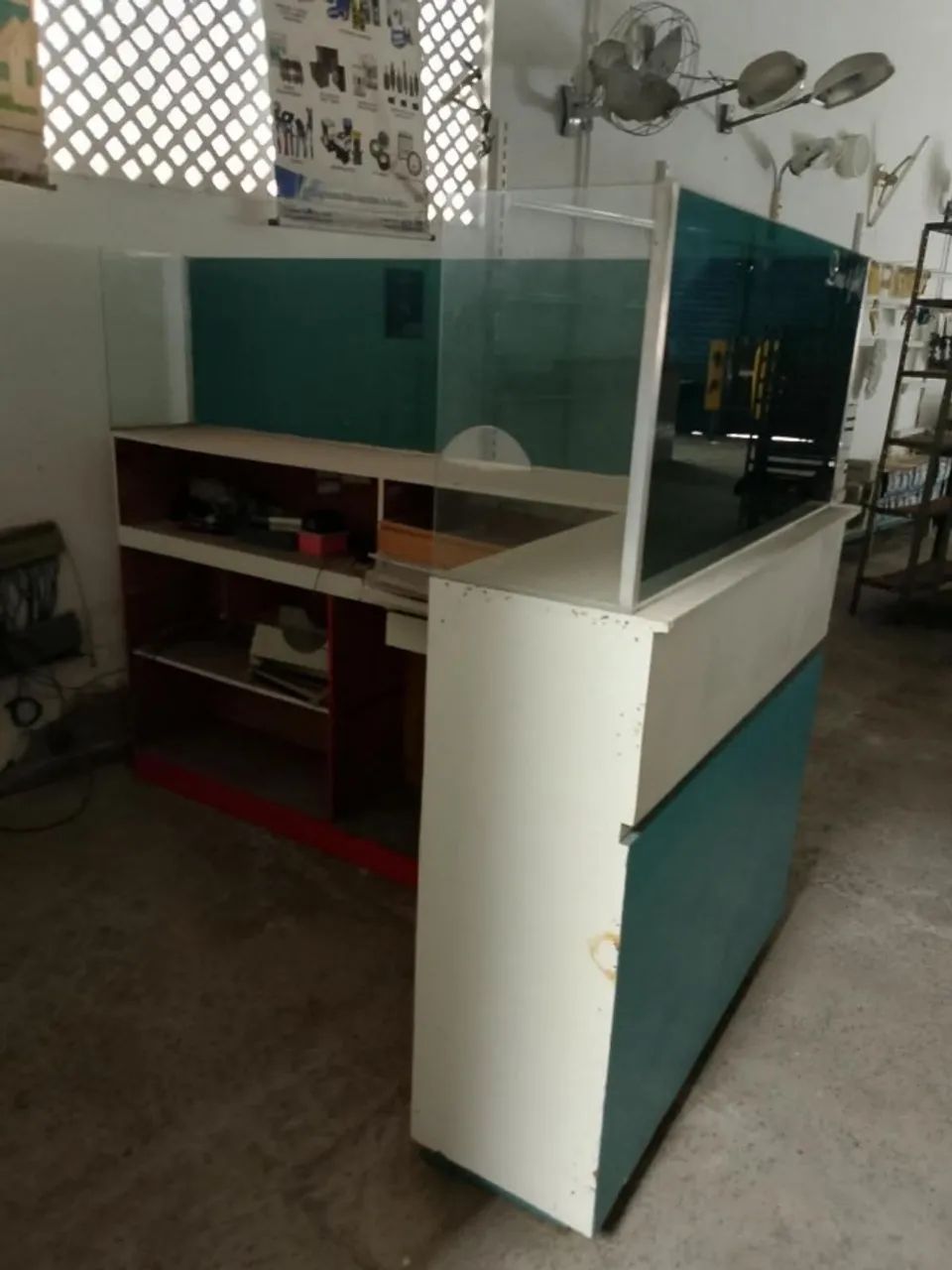 BALCÃO DE ATENDIMENTO À VENDA