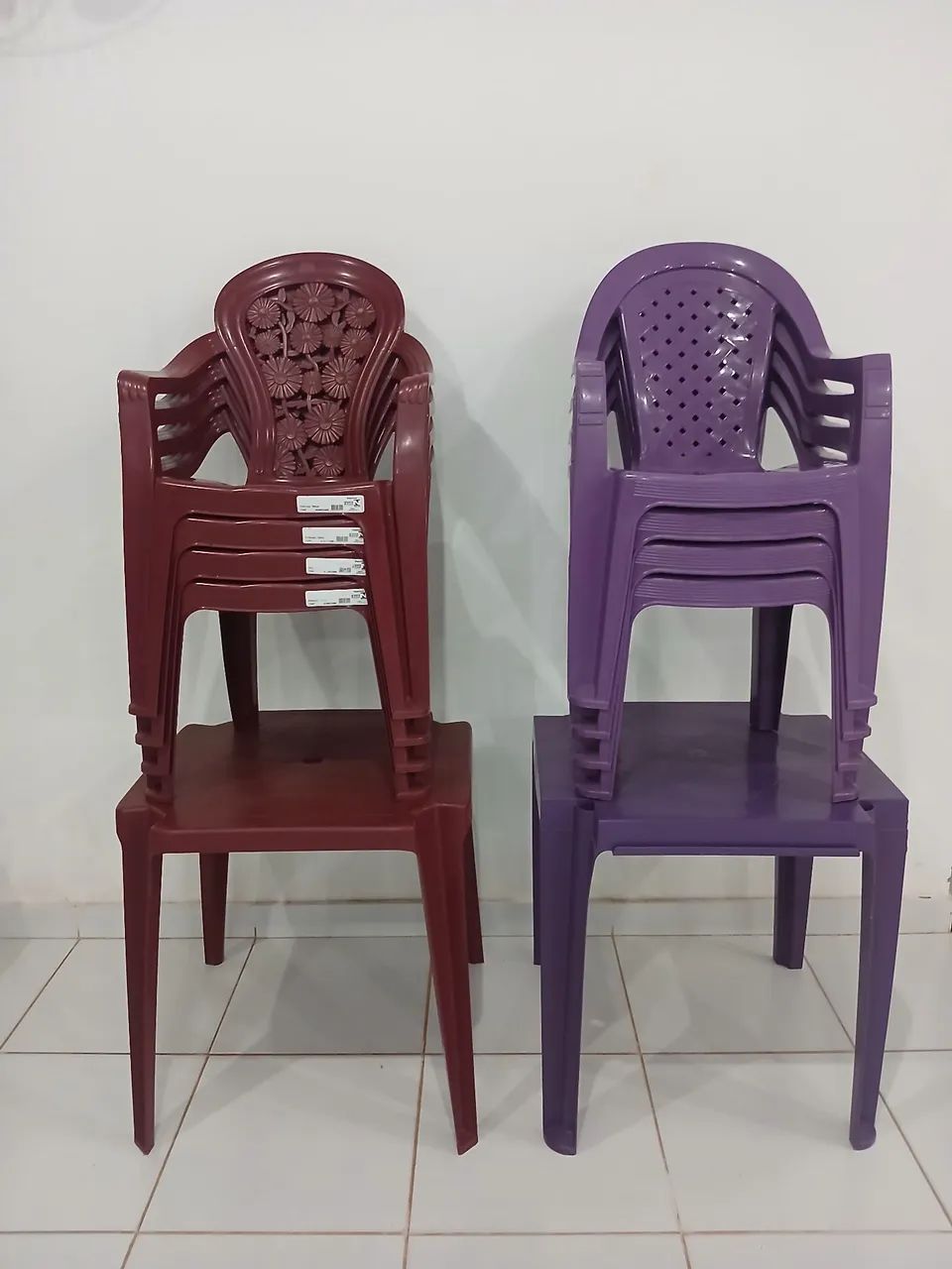 Vendo ou Troco por jogo de mesas e cadeiras brancas