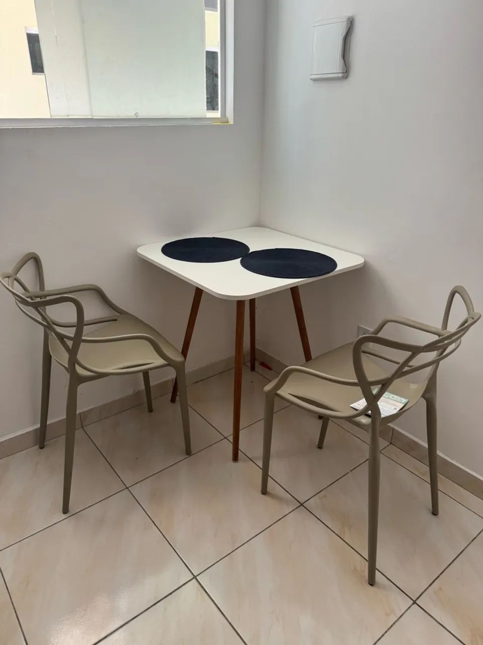 Mesa com 2 cadeiras  - Foto 2