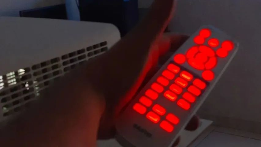 Esse é pra quem sabe! Projetor Sanyo PLV-Z2000 perfeito! Com controle retro iluminado.  - Foto 5