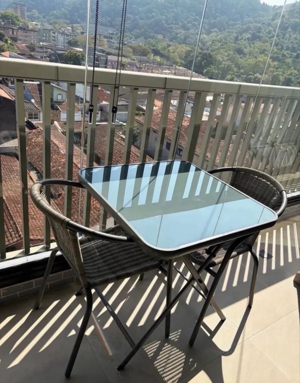 Conjunto de Mesa e Cadeiras 