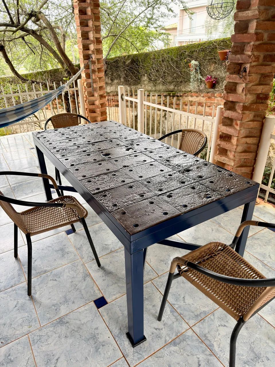 Mesa com Placas de Apoio Ferroviário em Ferro Fundido