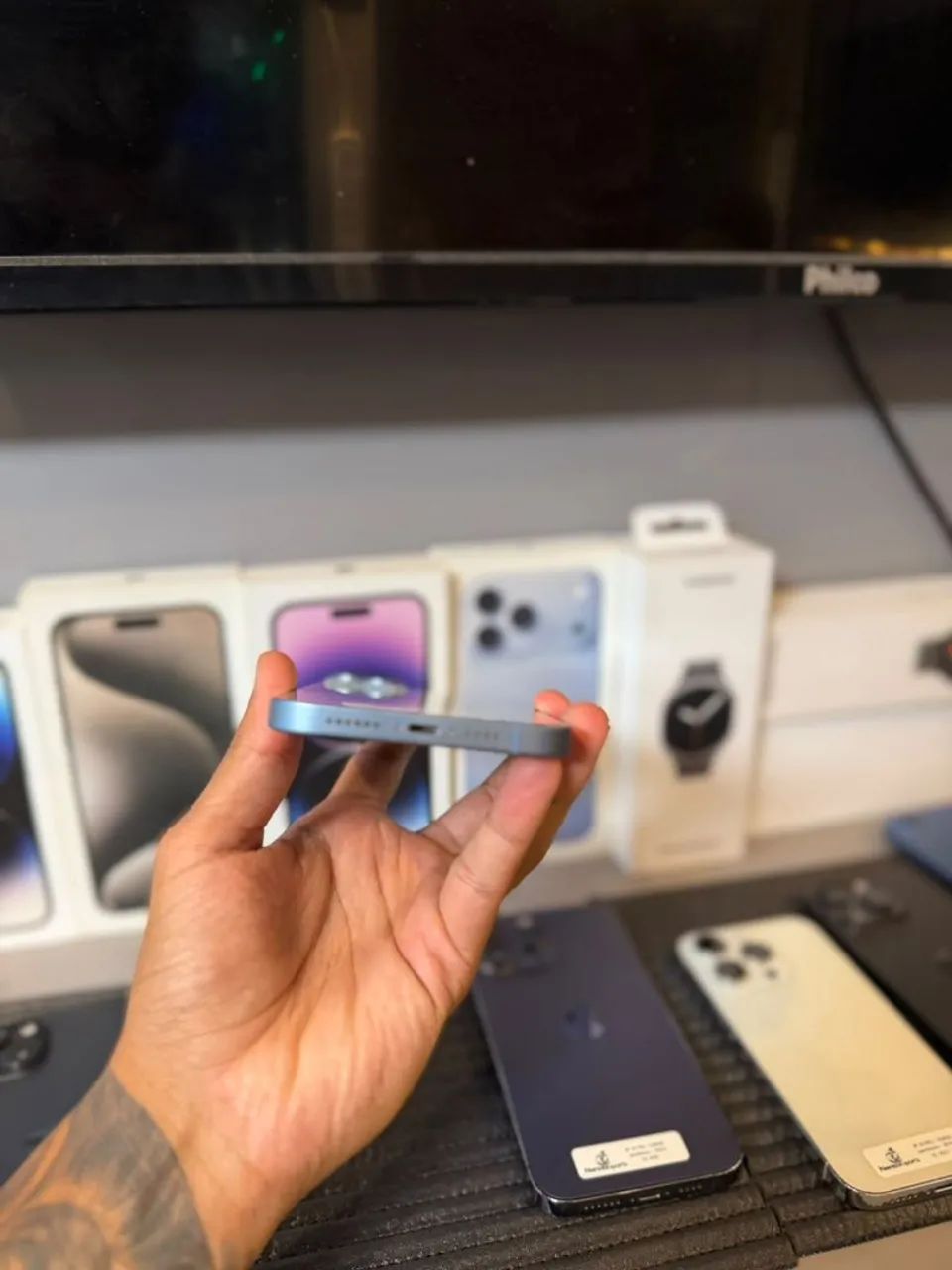 IPHONE 14 PLUS 128GB<br>R$ 2.399 - Foto 3