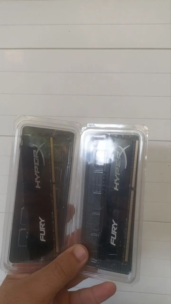 2 Pentes de Memória RAM DDR3 4GB/CADA