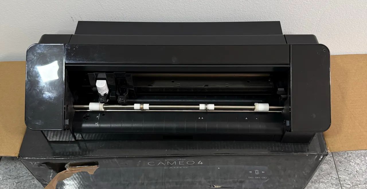Silhouette Cameo 4