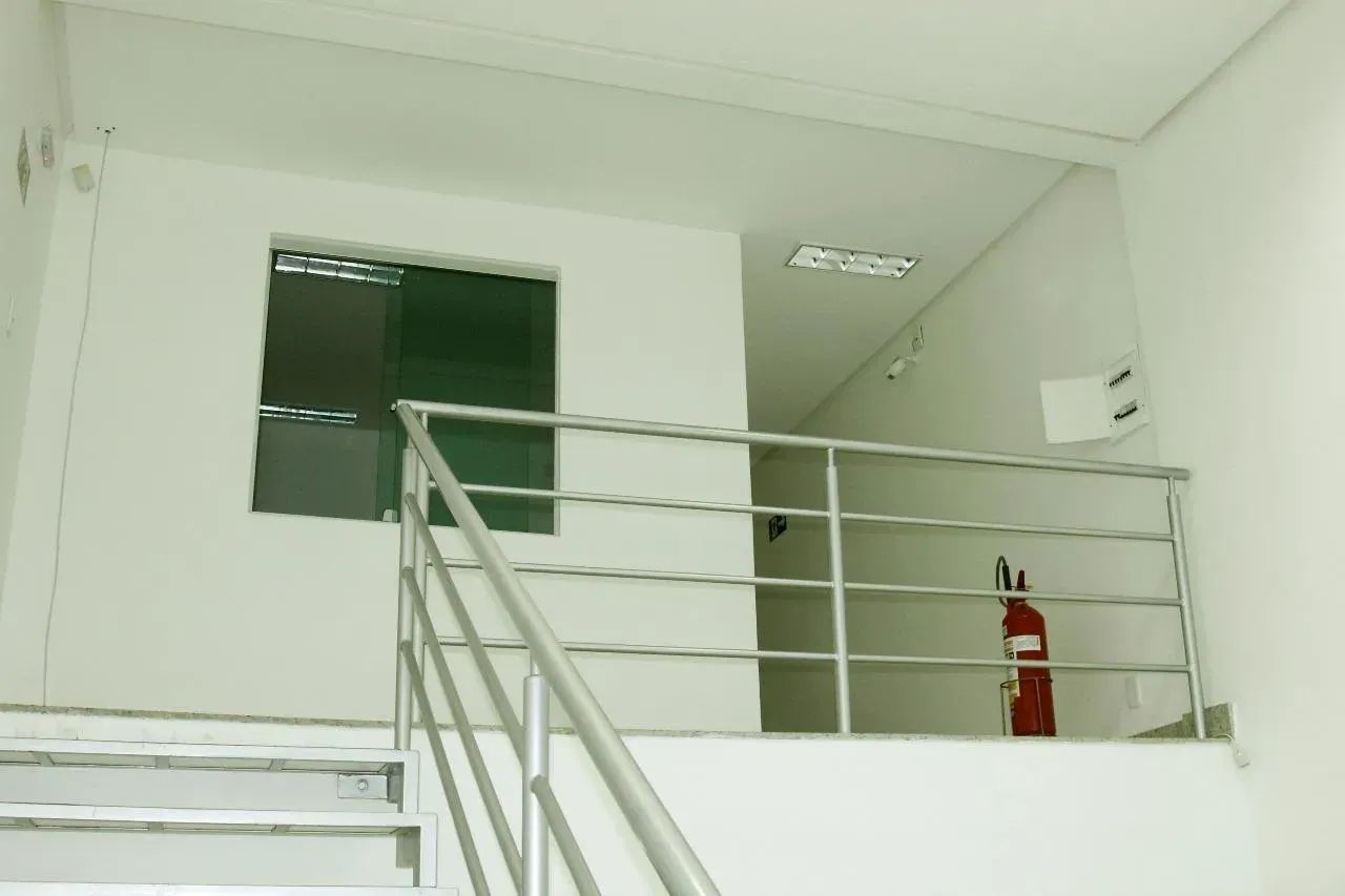 VENDA: Prédio Comercial 2 Pavimentos  6 Salas Prontas e Localização Prime Próximo à Praça  - Foto 4