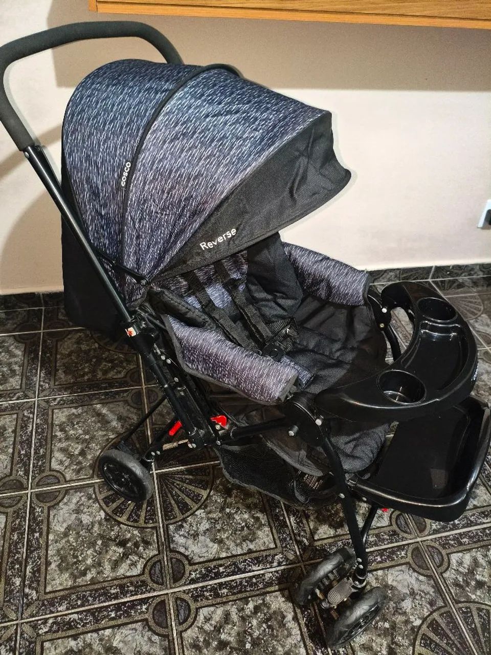 Carrinho de bebê Cosco reverse com bebê conforto  - Foto 4