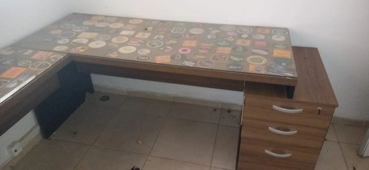 Mesa Escritorio em L com Gavetas - Foto 5