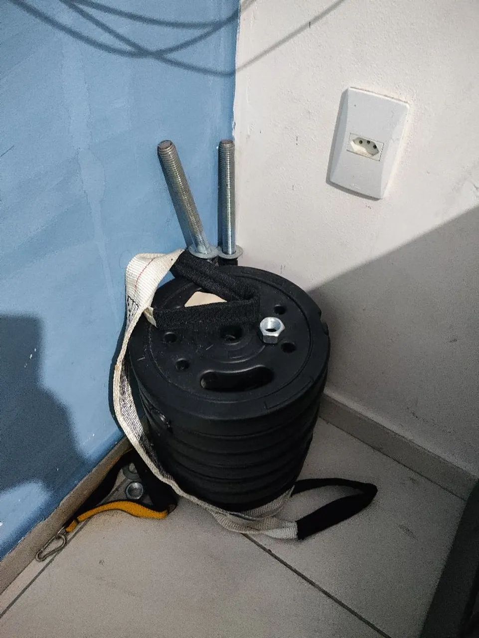 Barras Halteres e 8 anilhas de 5kg