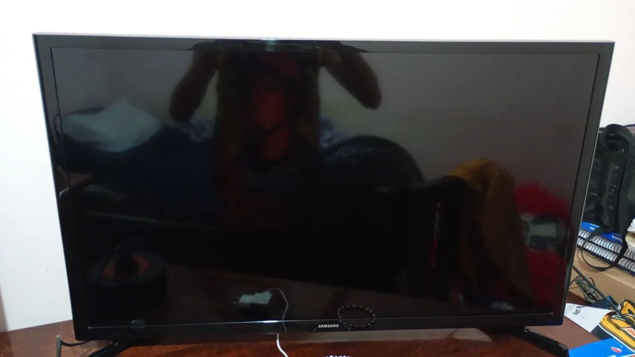 Vendo uma tv Samsung smart 32 polegadas nova 