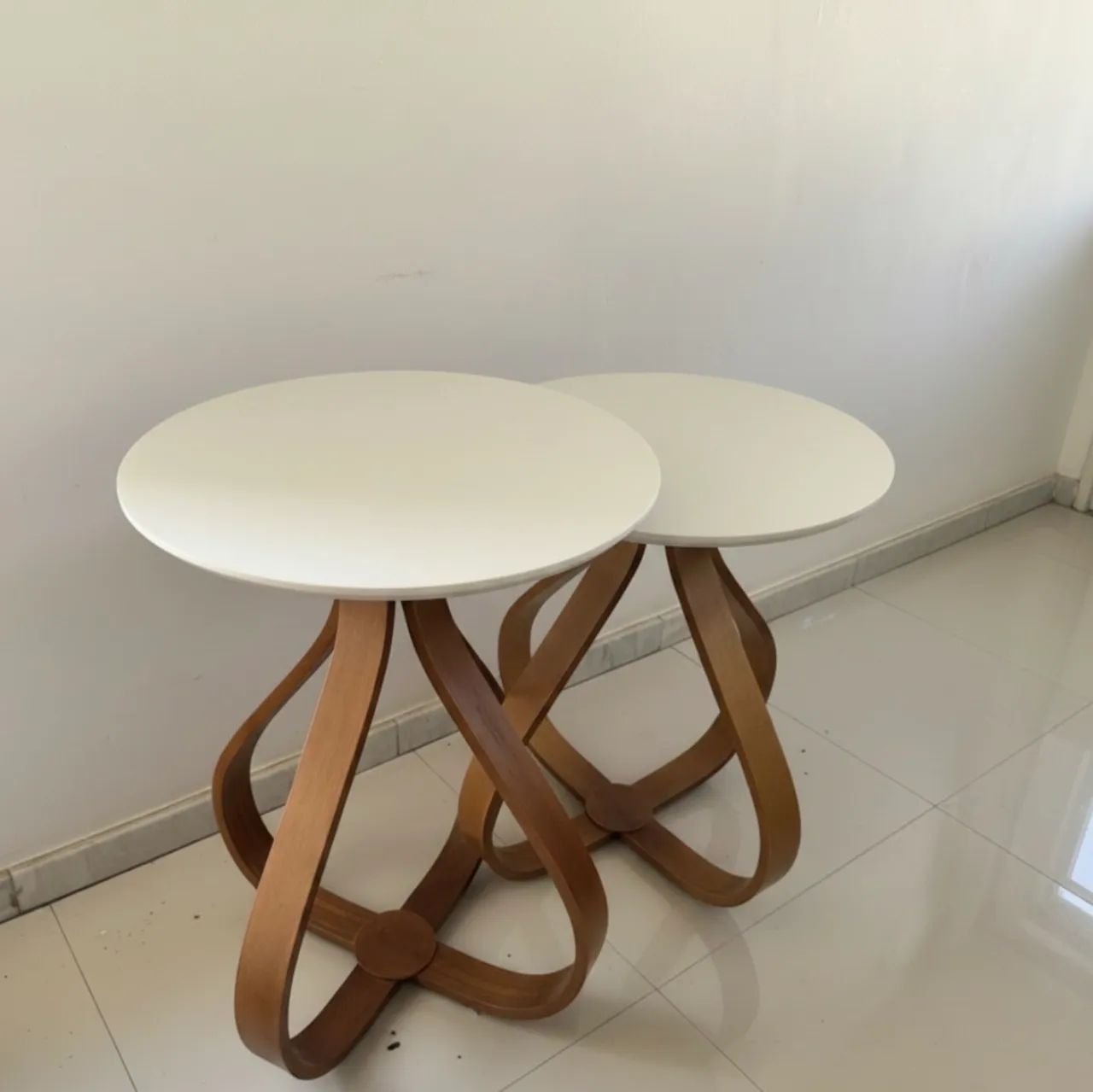 Par de Mesas Laterais de Encaixe - Design Orgânico - Foto 4