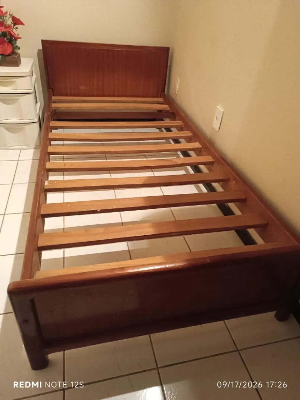 Cama de Solteiro Madeira Maciça 88x188 - Muito Conservada