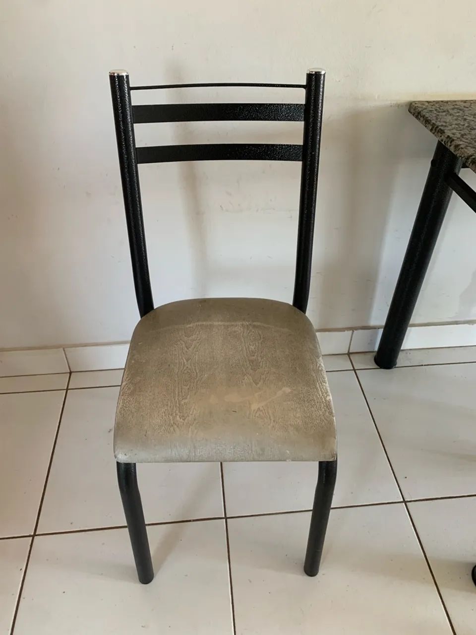 Mesa de granito com 4 cadeiras - Foto 3