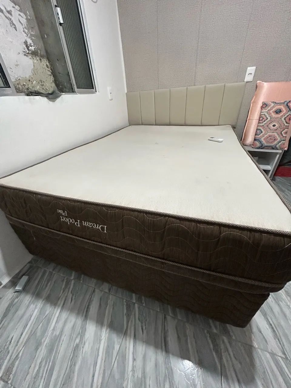 CAMA BOX COM MOLAS 