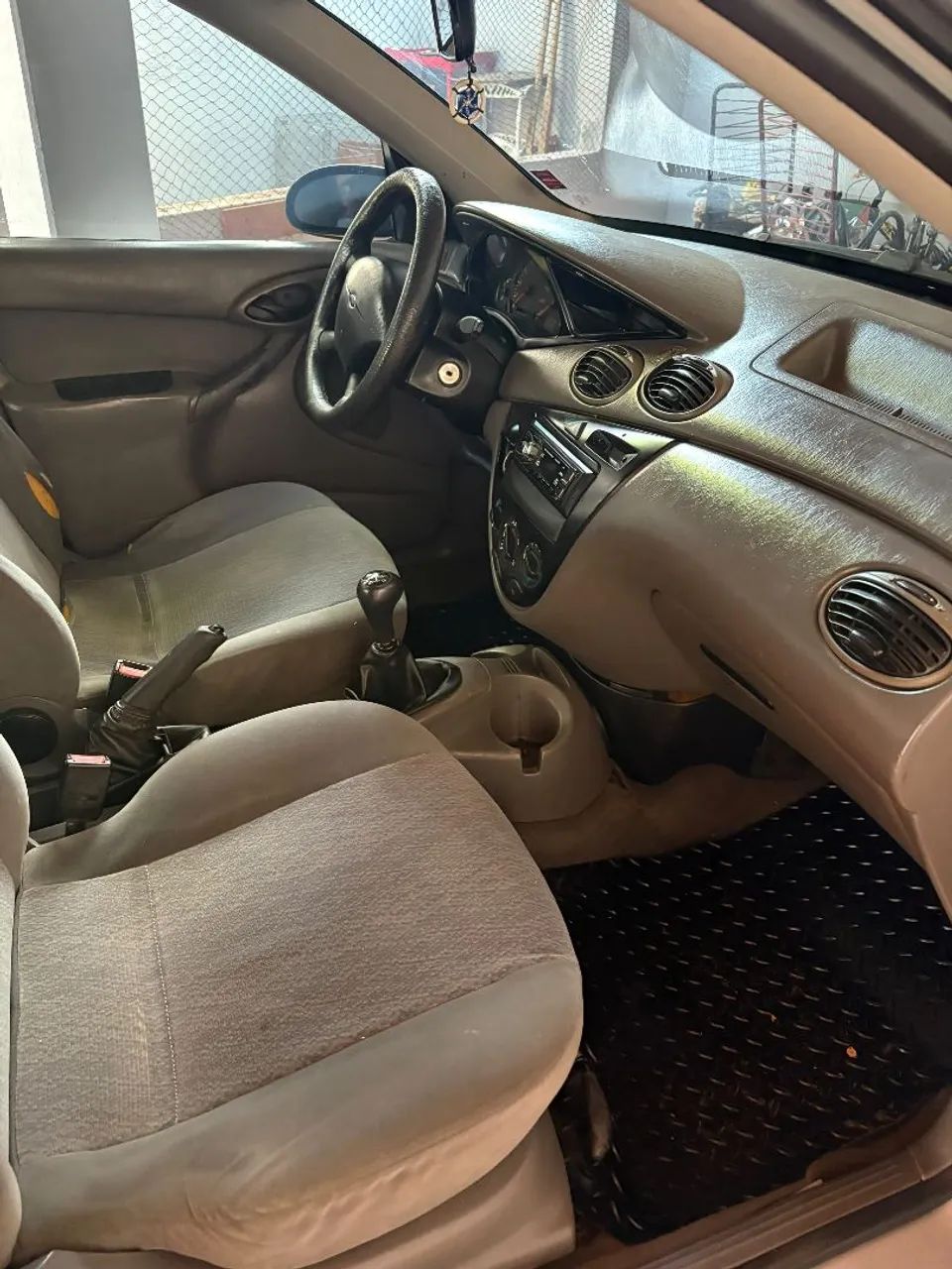 Ford Focus 1.8 16V 5P 2001