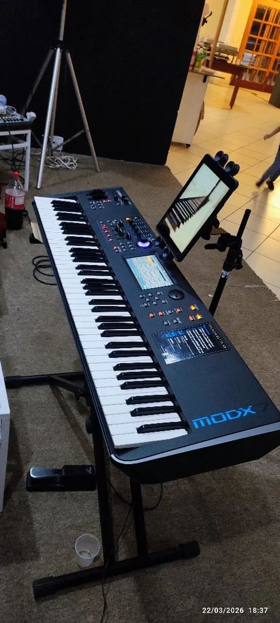 YAMAHA MODX7 