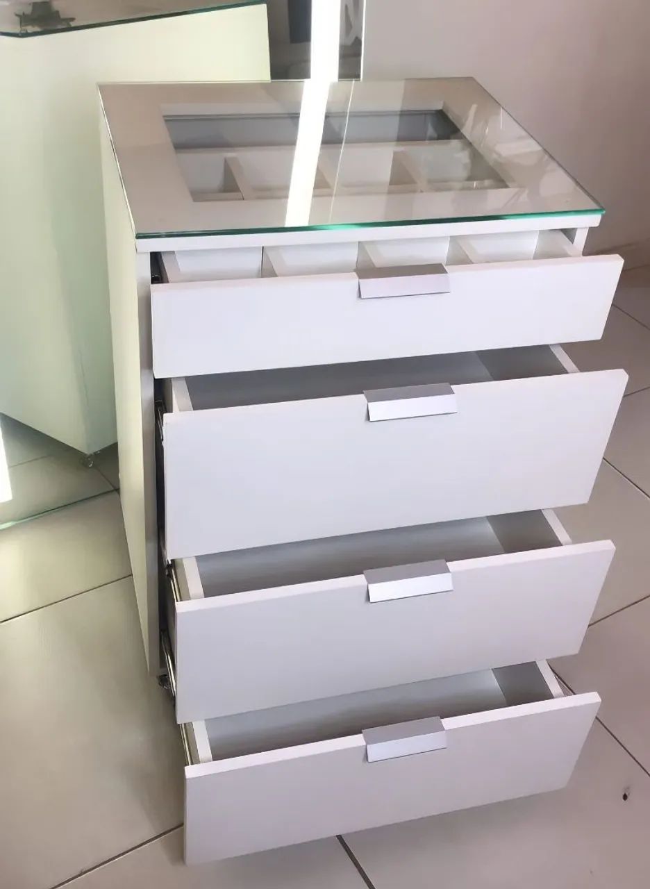 Mesa De Cabeceira Com Tampo De Vidro 