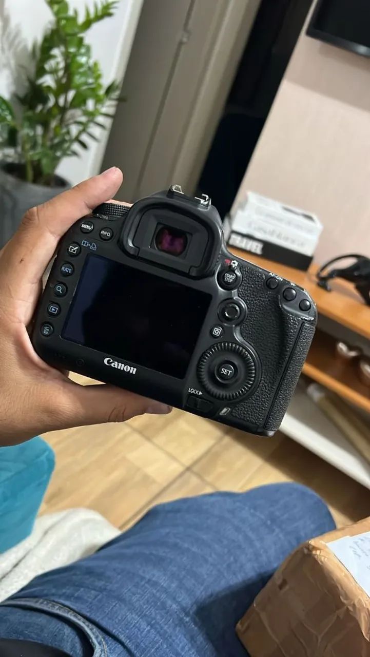 Camera canon 5d mark3 + lente 50mm 1.8 e grip para 2 baterias  15k cliques  - Foto 3