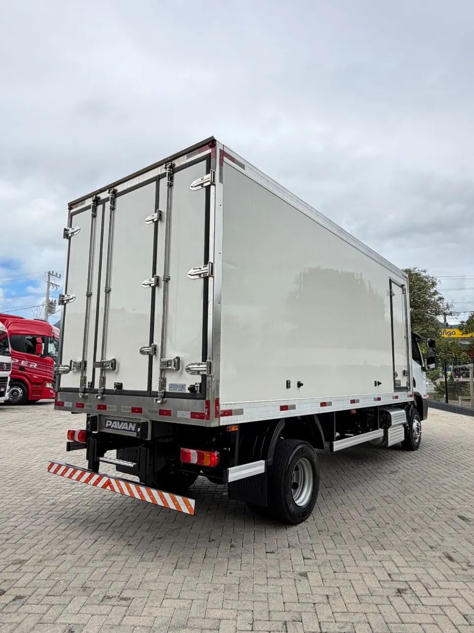 Accelo 1017 - Bau Pavan de 5.5m - Baixo KM - Foto 4