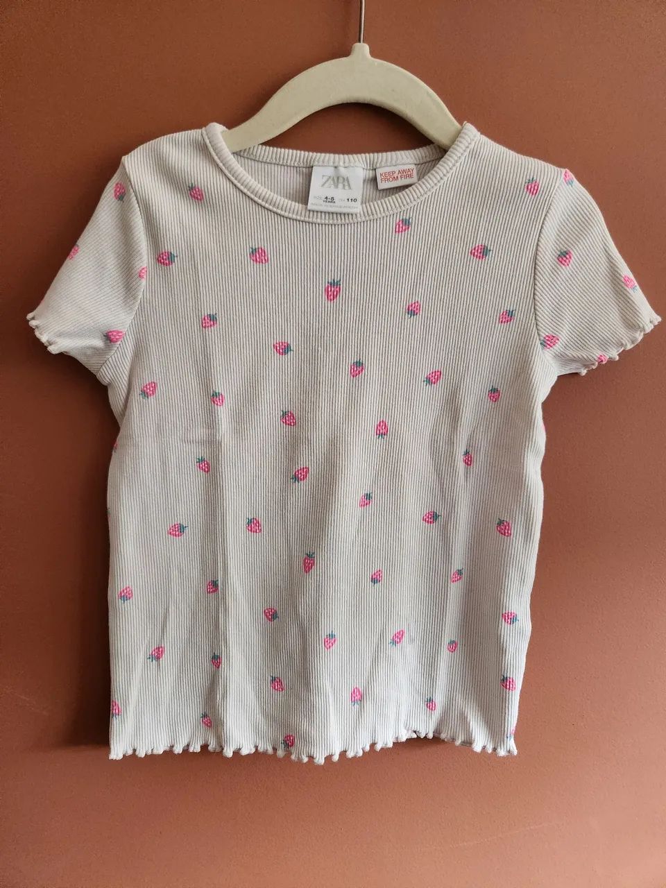 Blusa morangos Zara