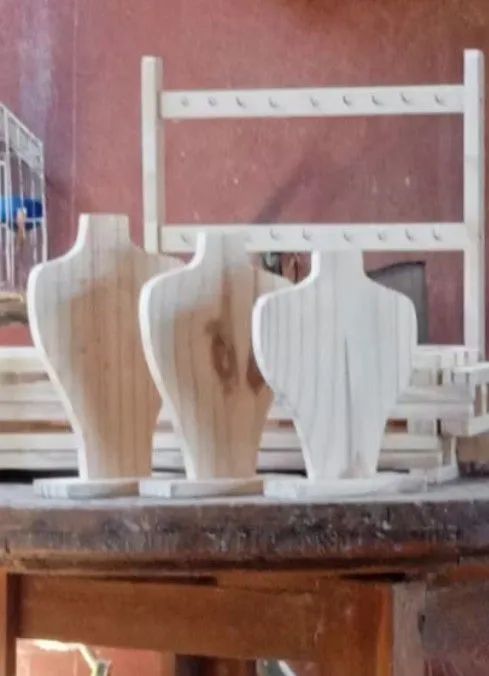Busto de madeira para bijuterias kit de 3 - Foto 4
