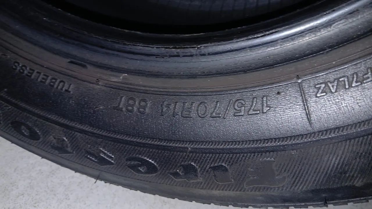 Pneus Firestone semi novo Par 