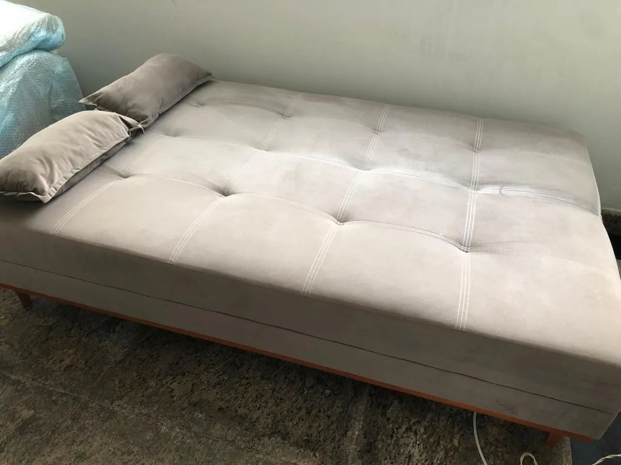 Sofá cama retrátil semi novo, perfeito estado. - Foto 2