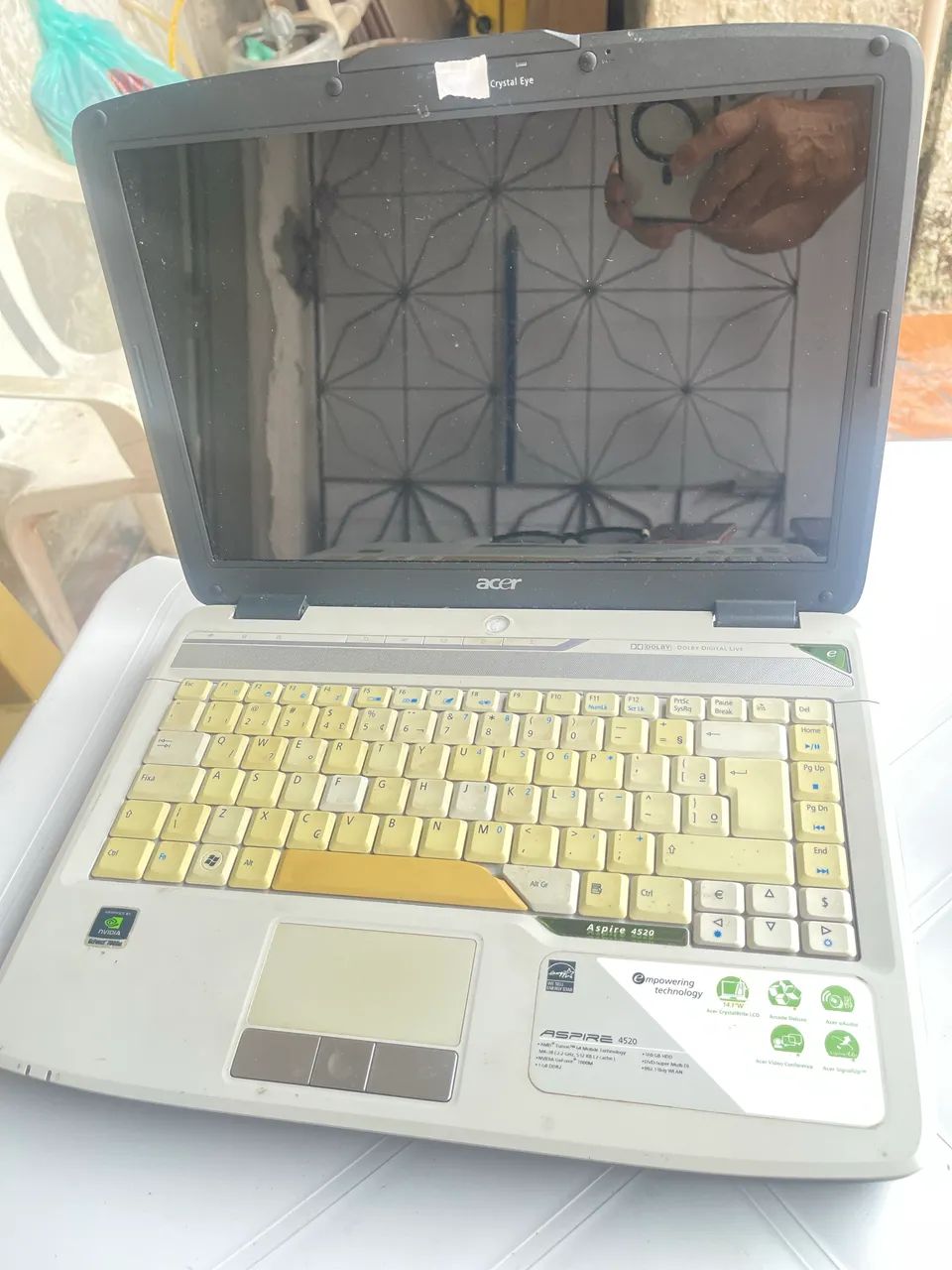 Vende-se um notebook pra retirar da de peças 