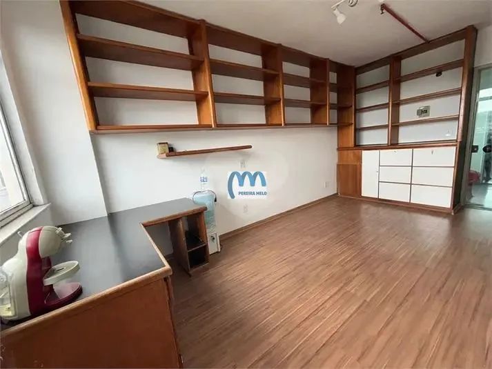 ALUGO OU VENDA DE EXCELENTE SALA COMERCIAL NO CORAÇÃO DO MUTONDO.