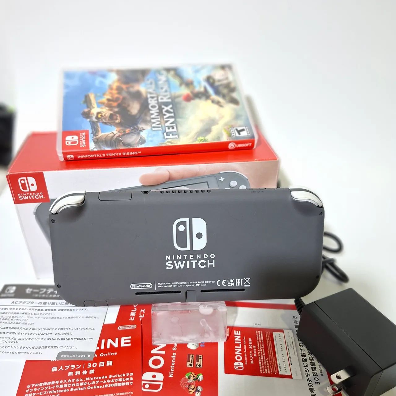Nintendo switch lite com jogo original - Consoles de Vídeo Game