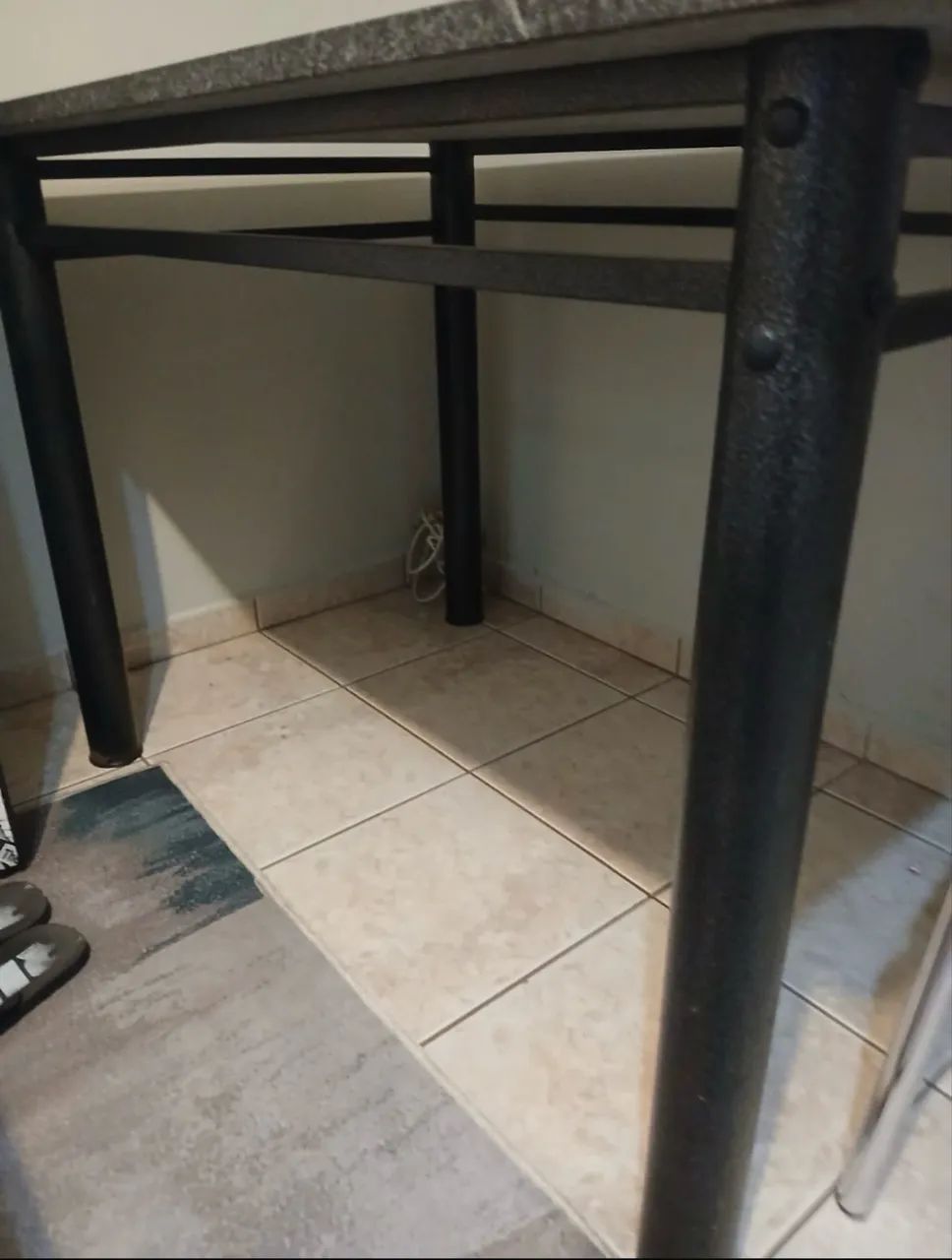 Mesa de ferro com tampo de pedra  - Foto 3