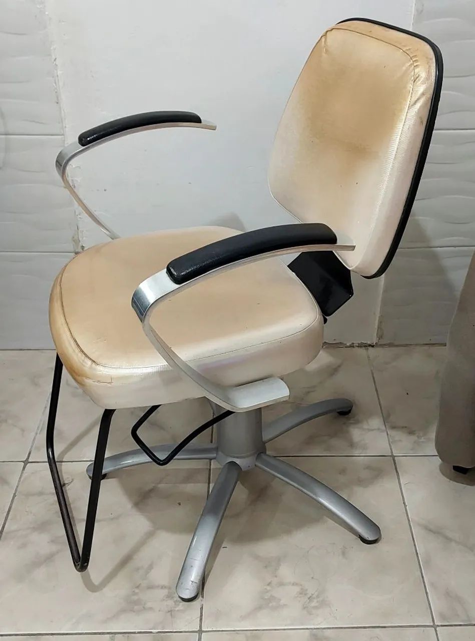 CADEIRA DE SALÃO COURO HIDRAULICA - Foto 2