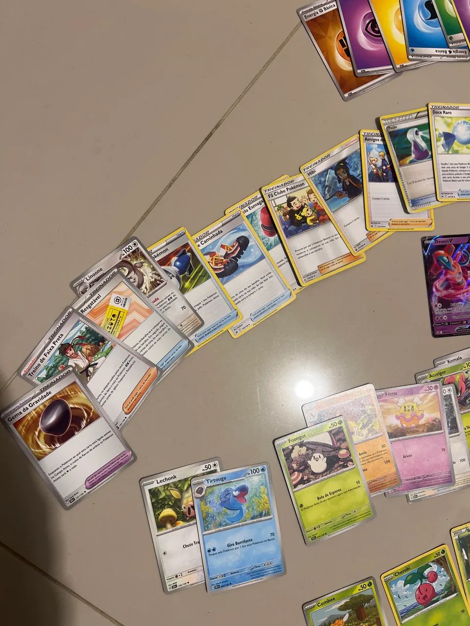 83 cartas Pokémon e 3 raras - Foto 3
