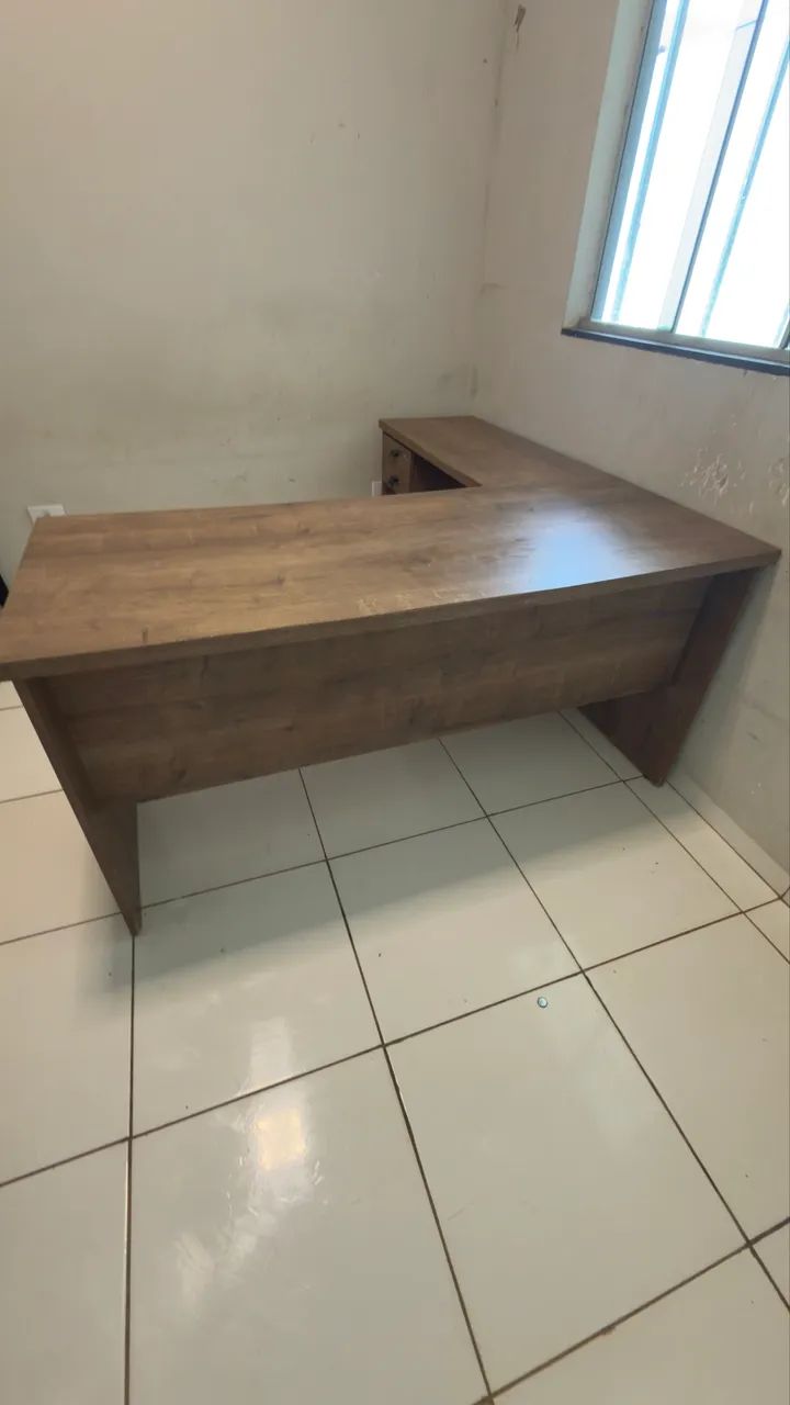 Mesa de escritório em L