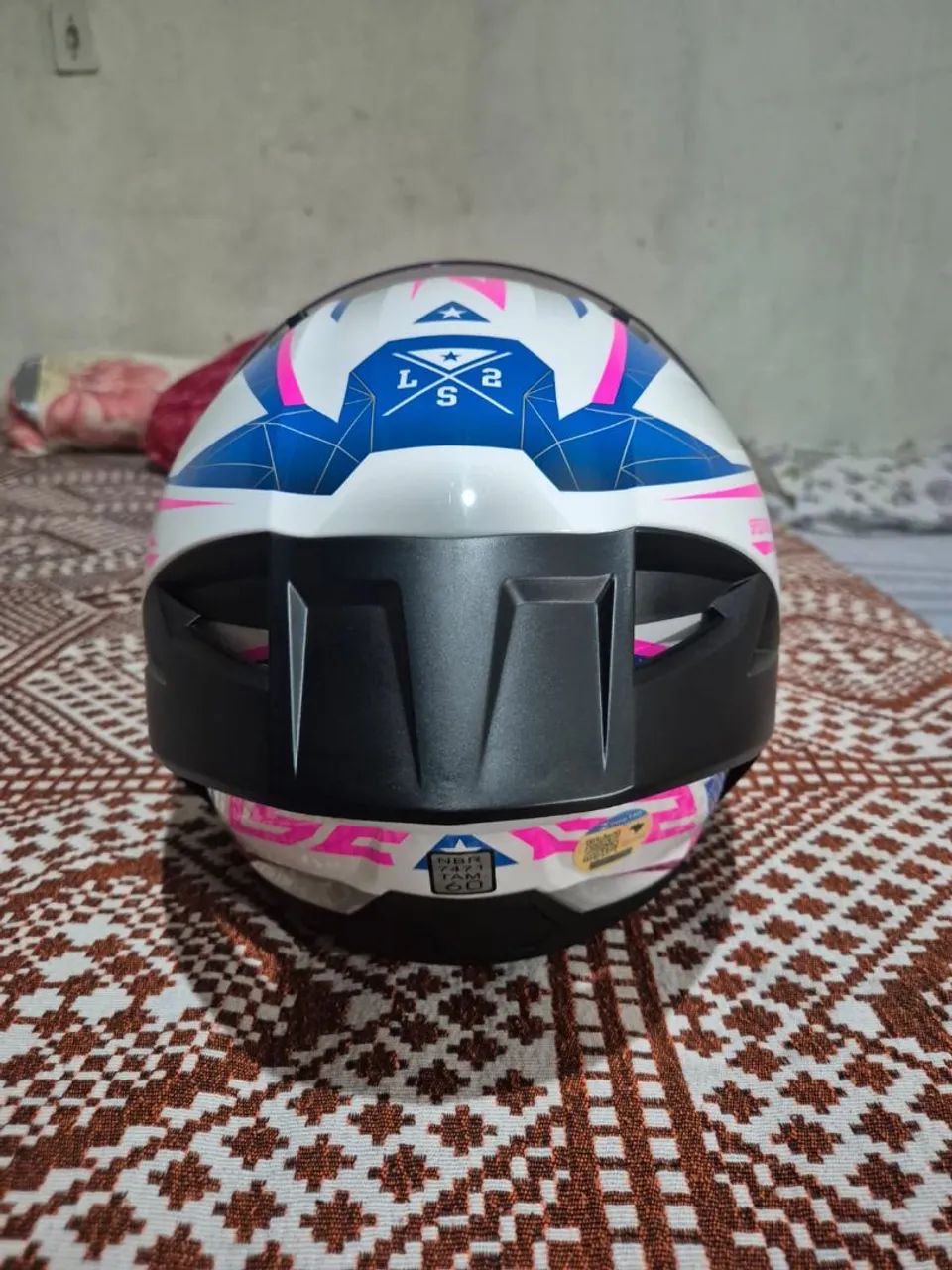 Vende-se capacete original novo 