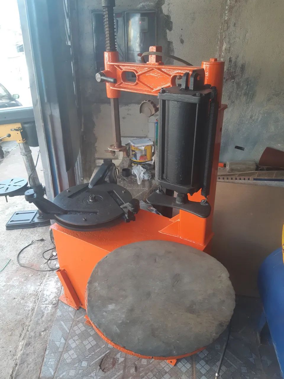 Máquina pra desmontar e montar pneus 