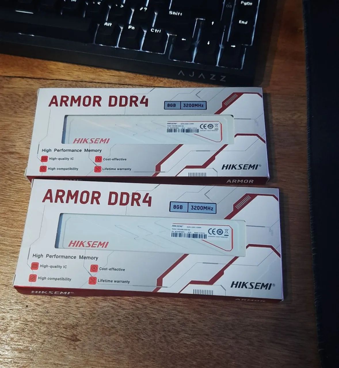 16GB RAM HIKSEMI 3200MHZ (LACRADO)