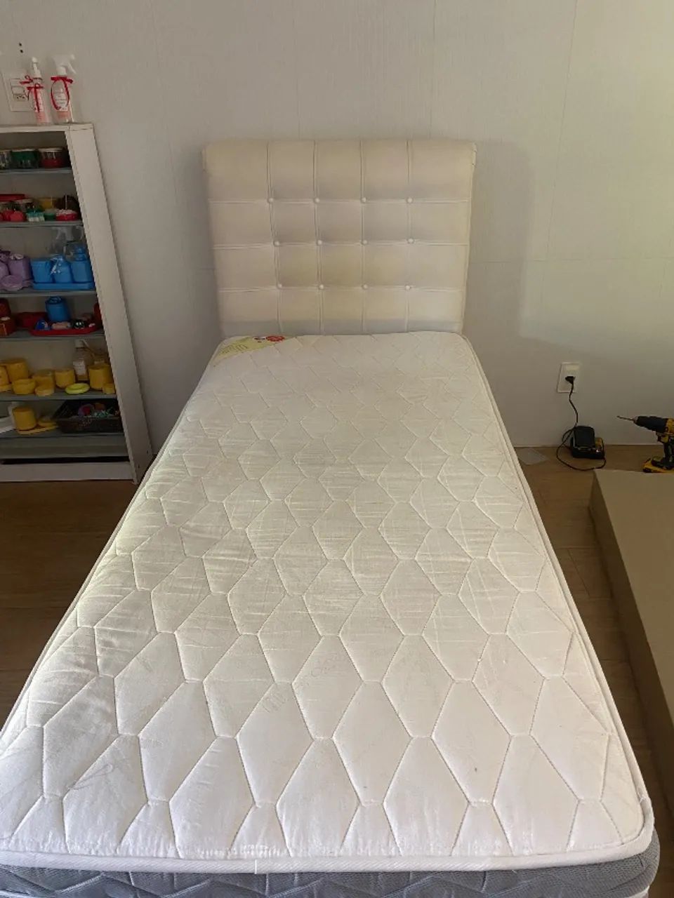 Cama box com colchão de molas Orthocrin e cabeceira - Foto 4