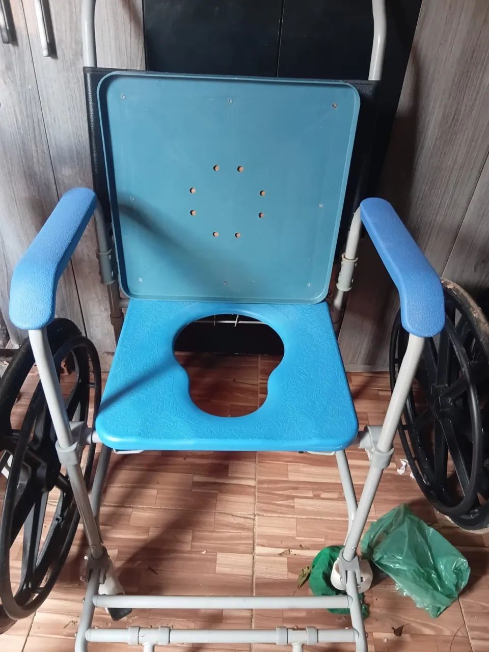 Cadeira de rodas e banho - Foto 3
