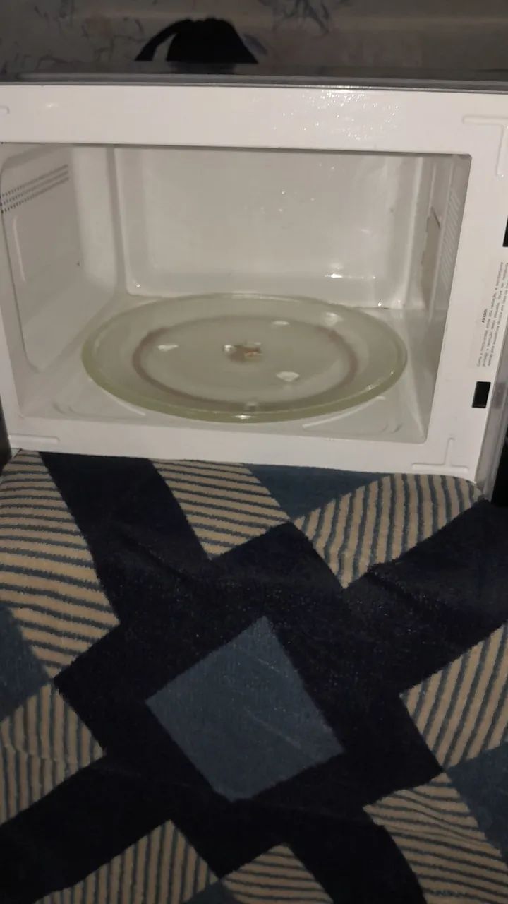 Microondas espelhado 33 litros, em ótimo estado. R$400 - Foto 4